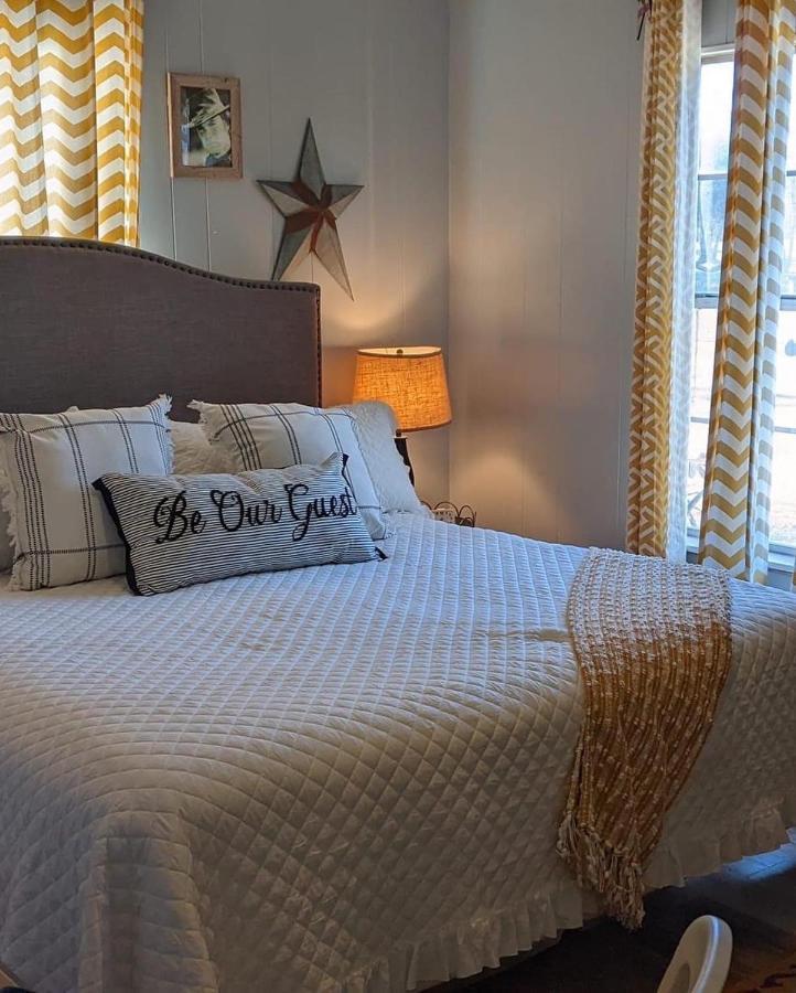 Pecan St. Parlor Haus Downtown Bandera, Tx Ngoại thất bức ảnh